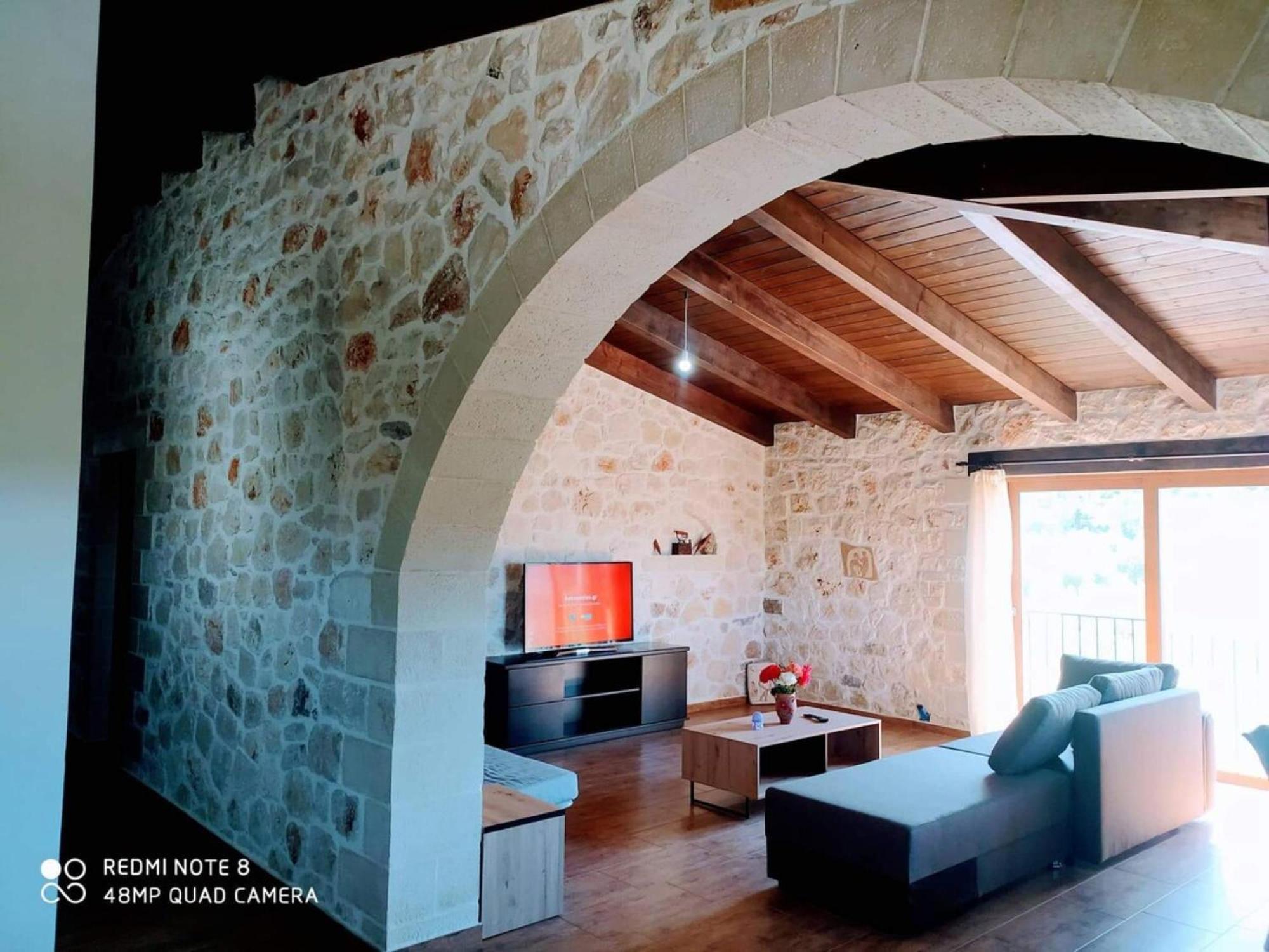 Traditional Villa In Pemonia Екстериор снимка